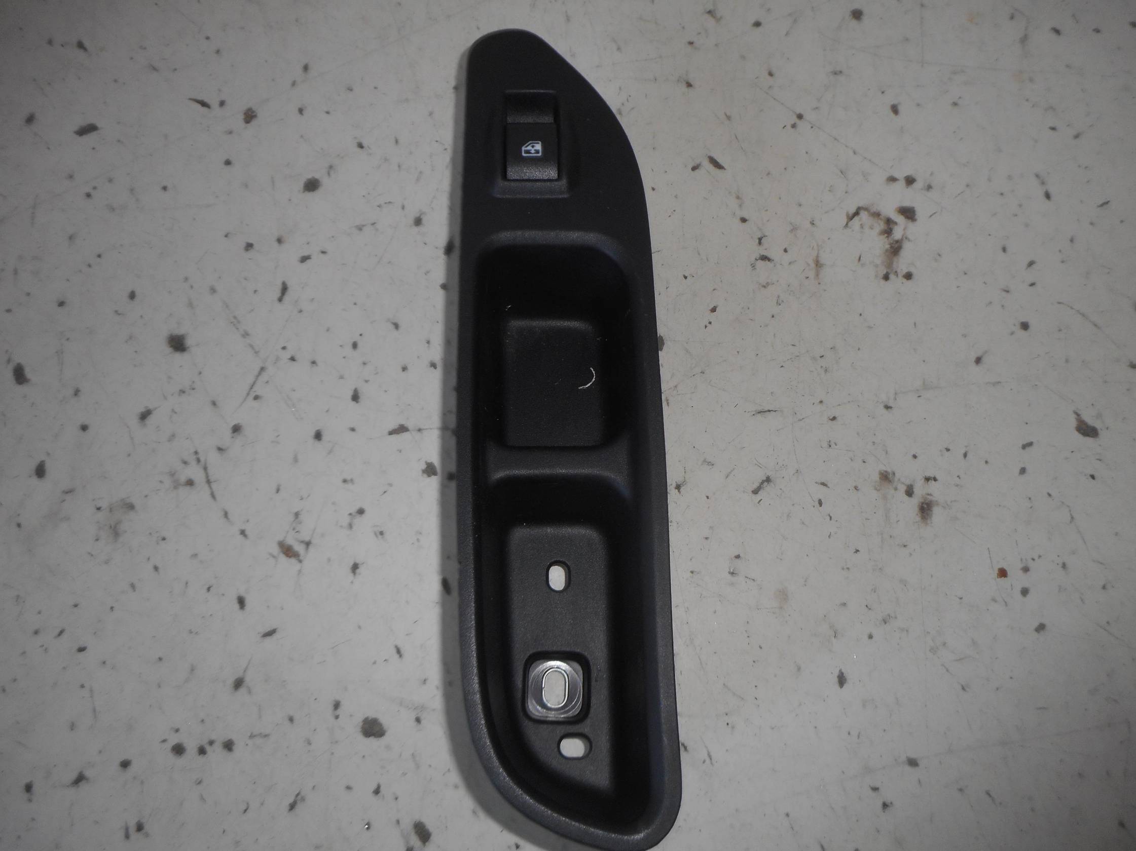 Interruttore alzacristalli porta ant.